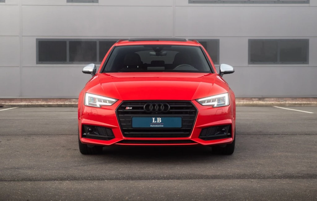 Hoofdafbeelding Audi S4