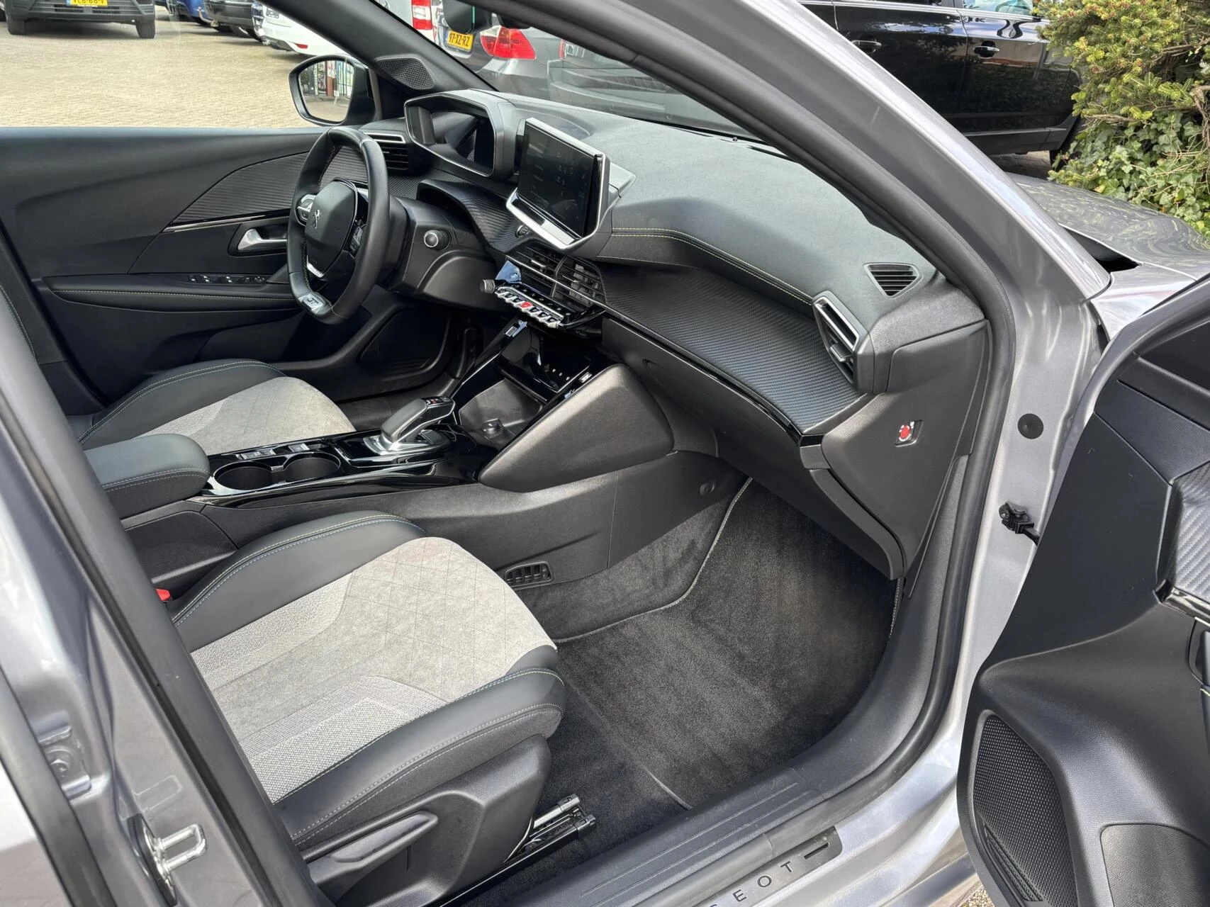 Hoofdafbeelding Peugeot e-208