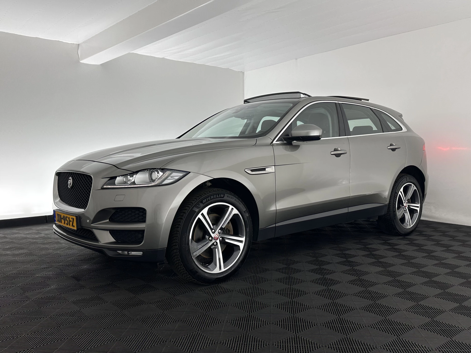 Hoofdafbeelding Jaguar F-PACE