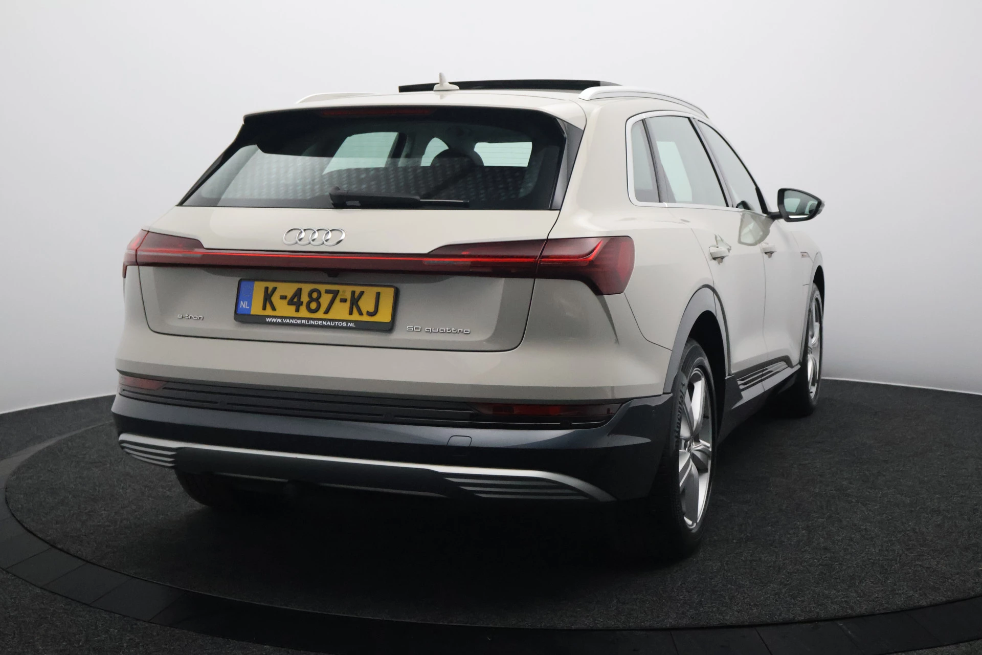 Hoofdafbeelding Audi e-tron