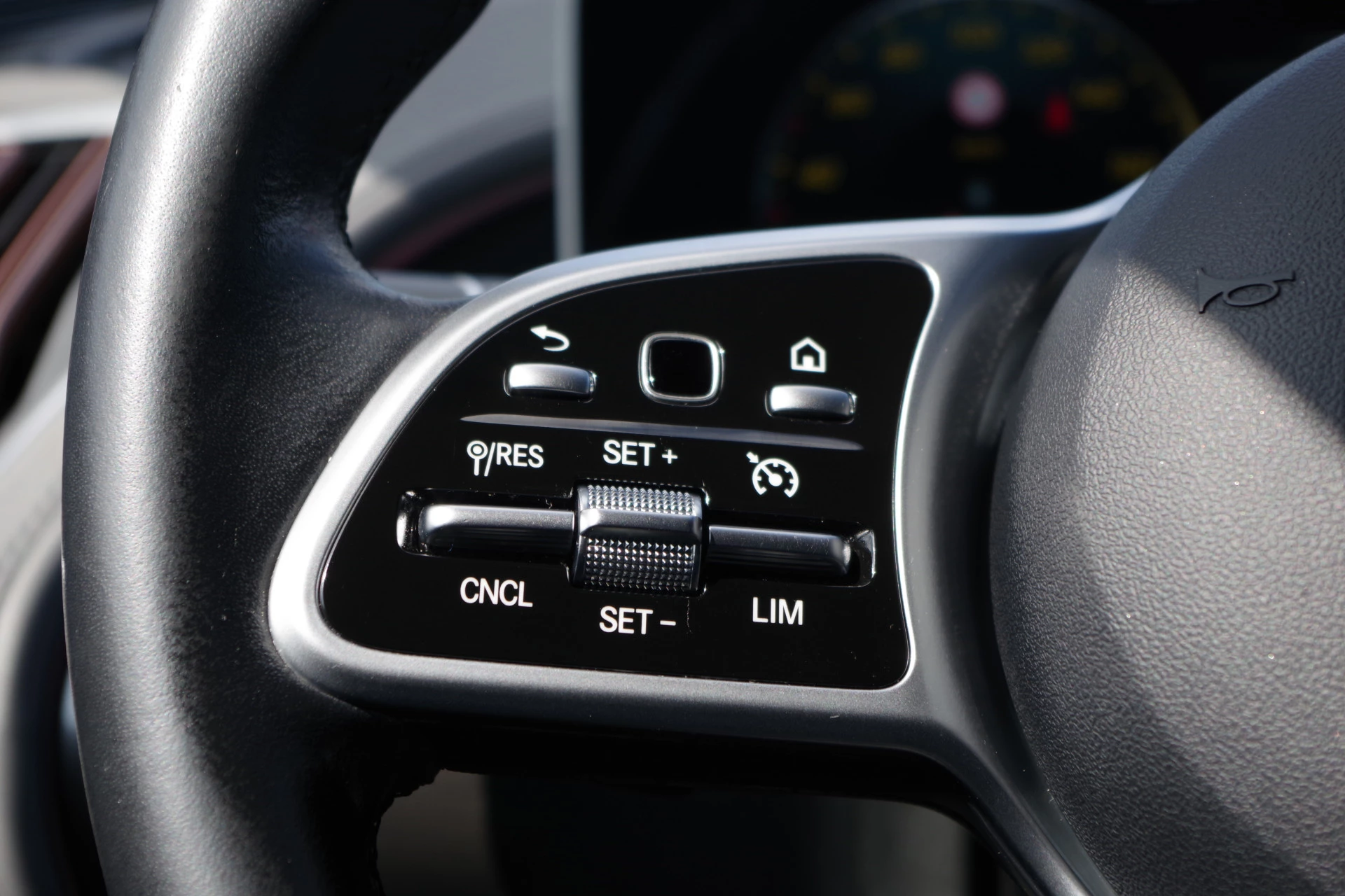 Hoofdafbeelding Mercedes-Benz EQC