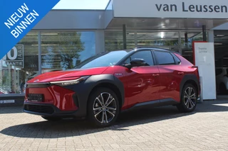 Toyota bZ4X PREMIUM 71KWH 20"LMV PANODAK TREKHAAK EL-ACHTERKLEP KEYLESS STOEL/STUURVERW. HALF-LEDER EL-STOELBEDIENING LED-PAKKET