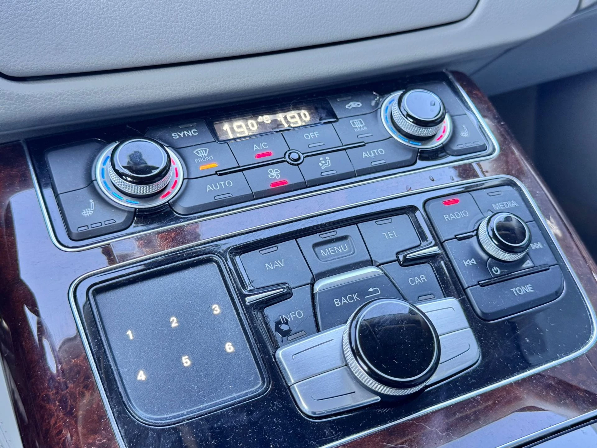 Hoofdafbeelding Audi A8