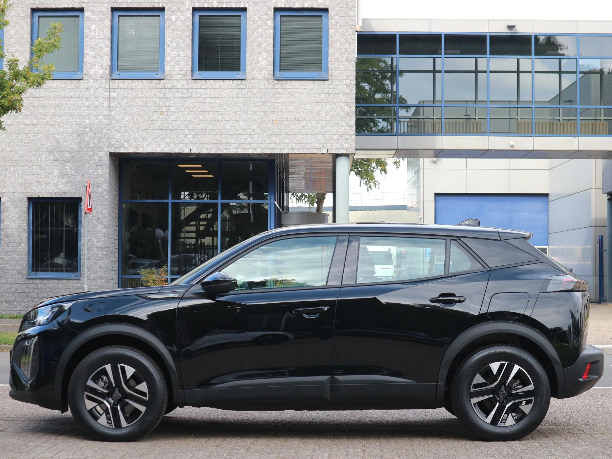 Hoofdafbeelding Peugeot e-2008