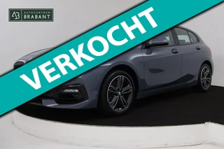 BMW 1-serie 118i Executive Edition Sport Automaat (NAVIGATIE, PARKEERSENSOREN, LED, CARPLAY, SPORTSTOELEN)