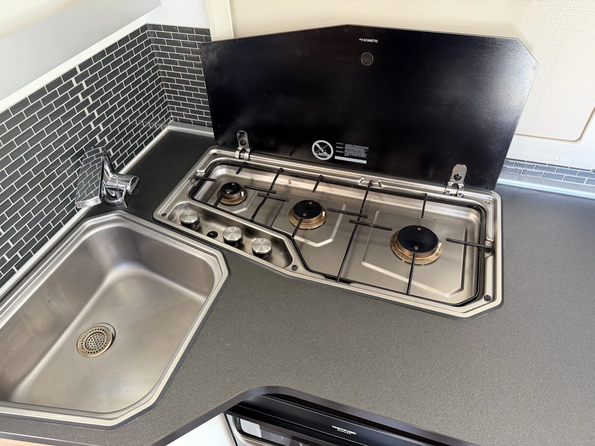 Hoofdafbeelding Adria MATRIX 600 DT