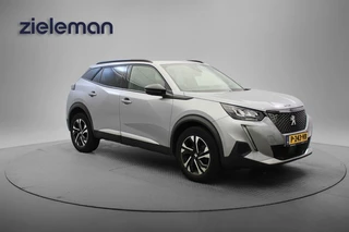 Hoofdafbeelding Peugeot 2008 Peugeot 2008 1.2 PureTech Allure Pack Automaat - Digitaal Cockpit, Carplay, Camera, Half Leer