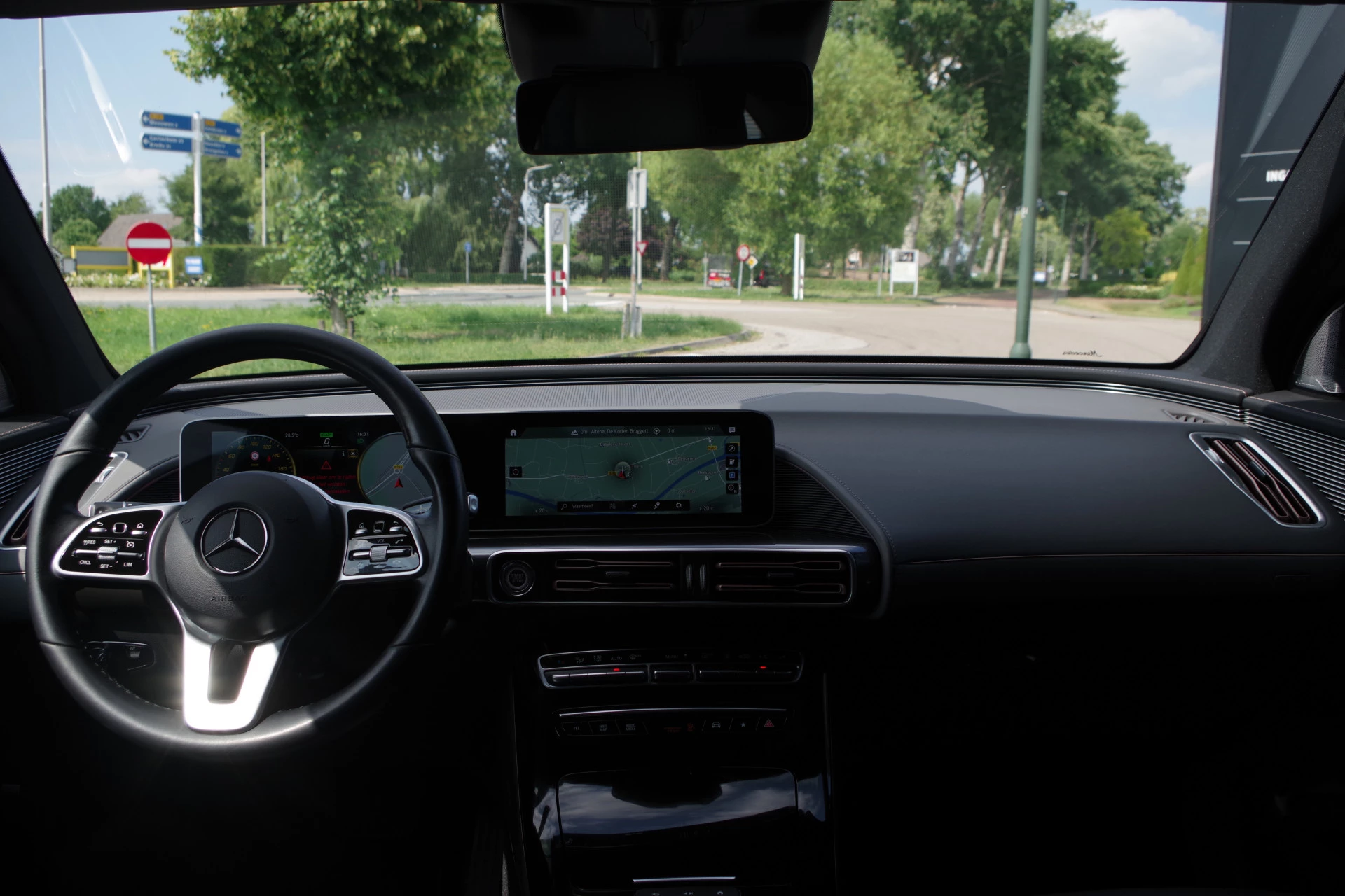 Hoofdafbeelding Mercedes-Benz EQC