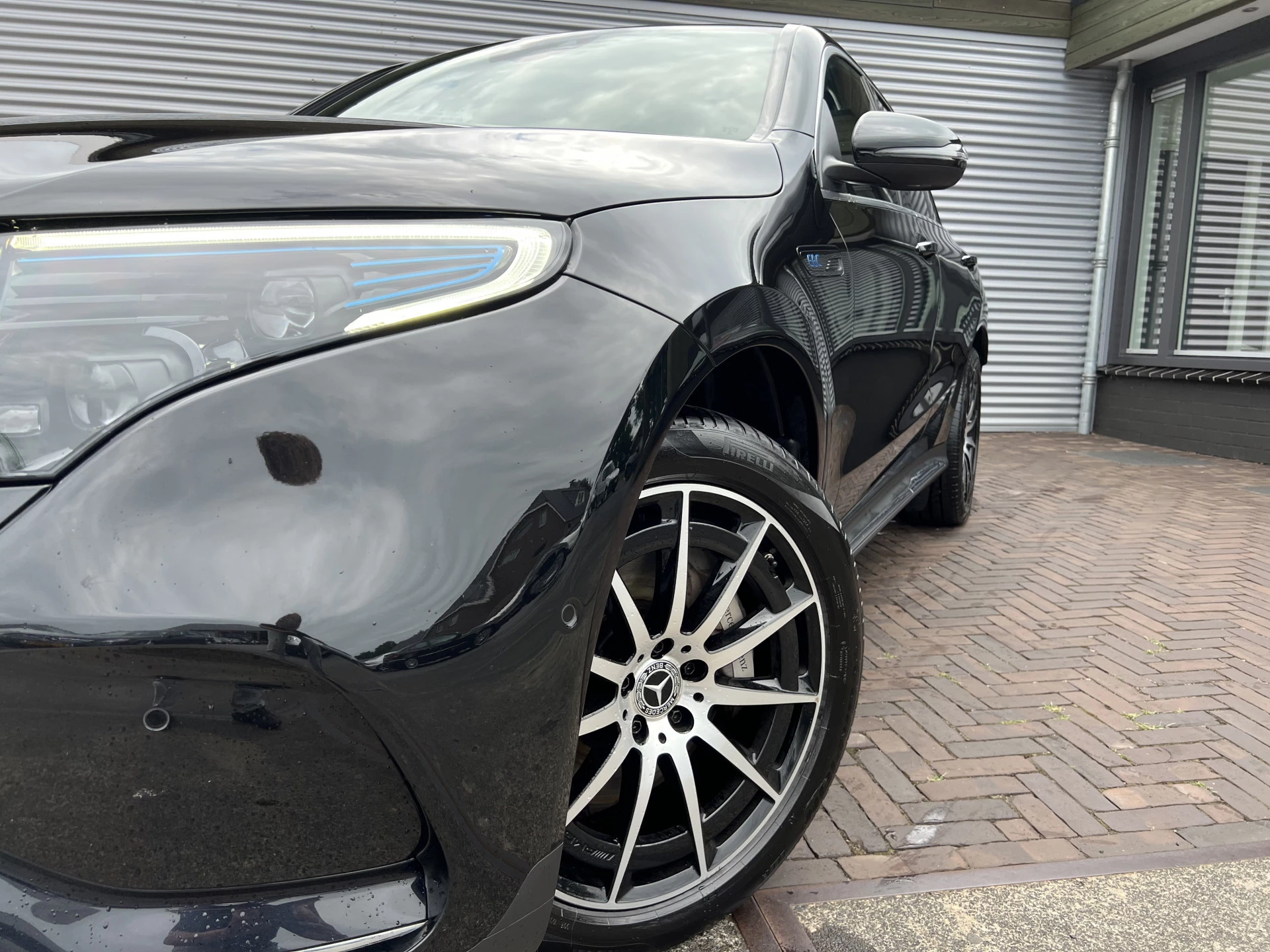 Hoofdafbeelding Mercedes-Benz EQC