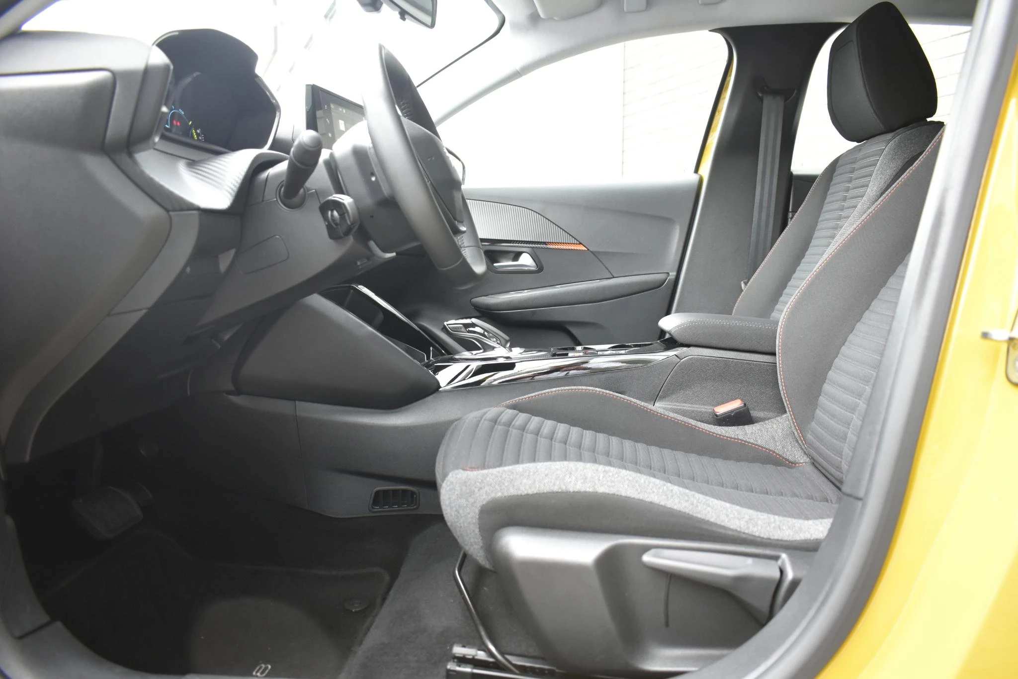 Hoofdafbeelding Peugeot e-208