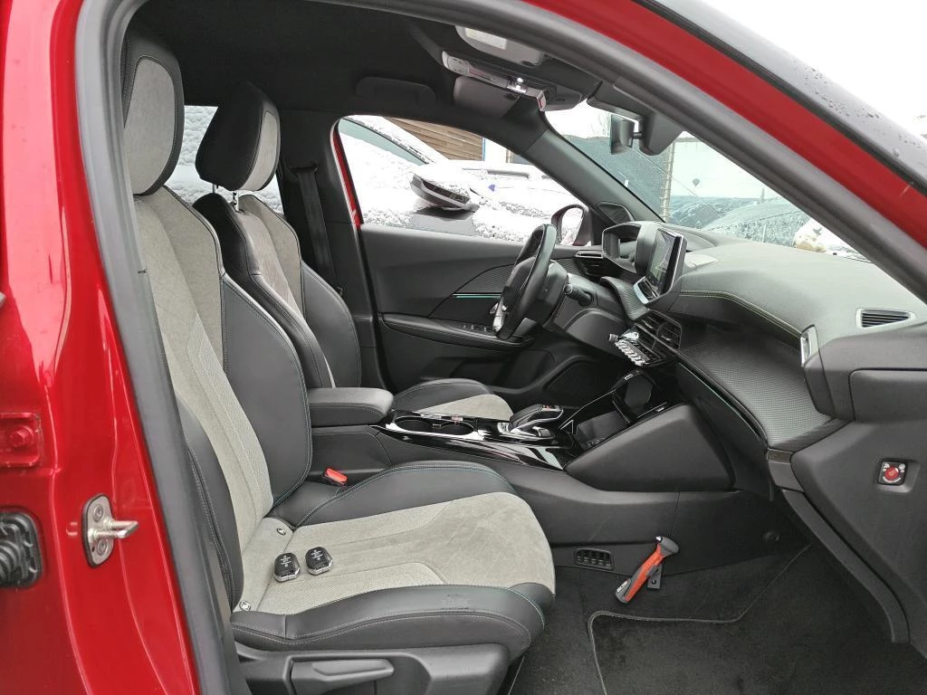 Hoofdafbeelding Peugeot e-2008