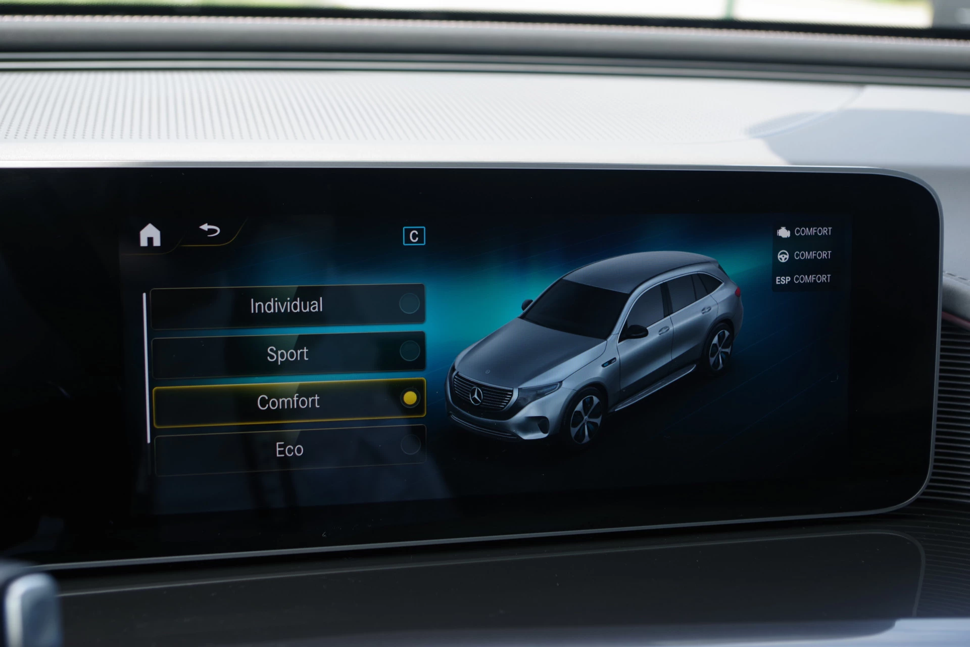 Hoofdafbeelding Mercedes-Benz EQC