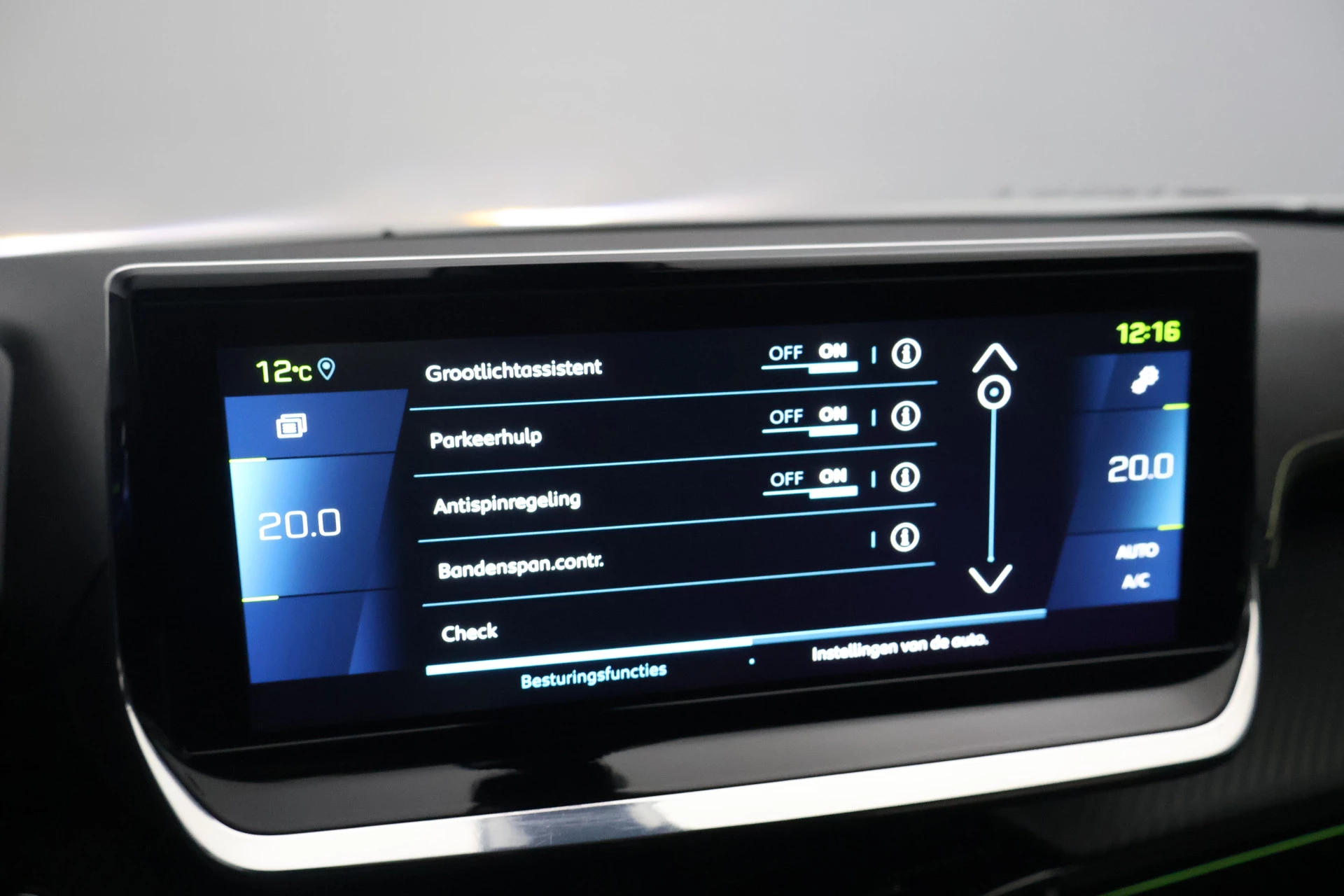 Hoofdafbeelding Peugeot e-2008