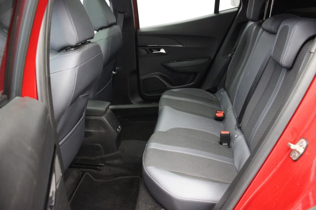 Hoofdafbeelding Peugeot e-2008