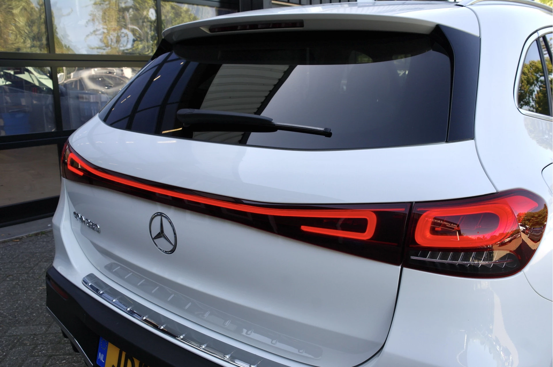 Hoofdafbeelding Mercedes-Benz EQA