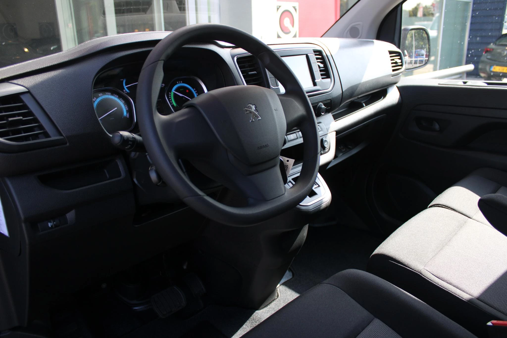 Hoofdafbeelding Peugeot e-Expert