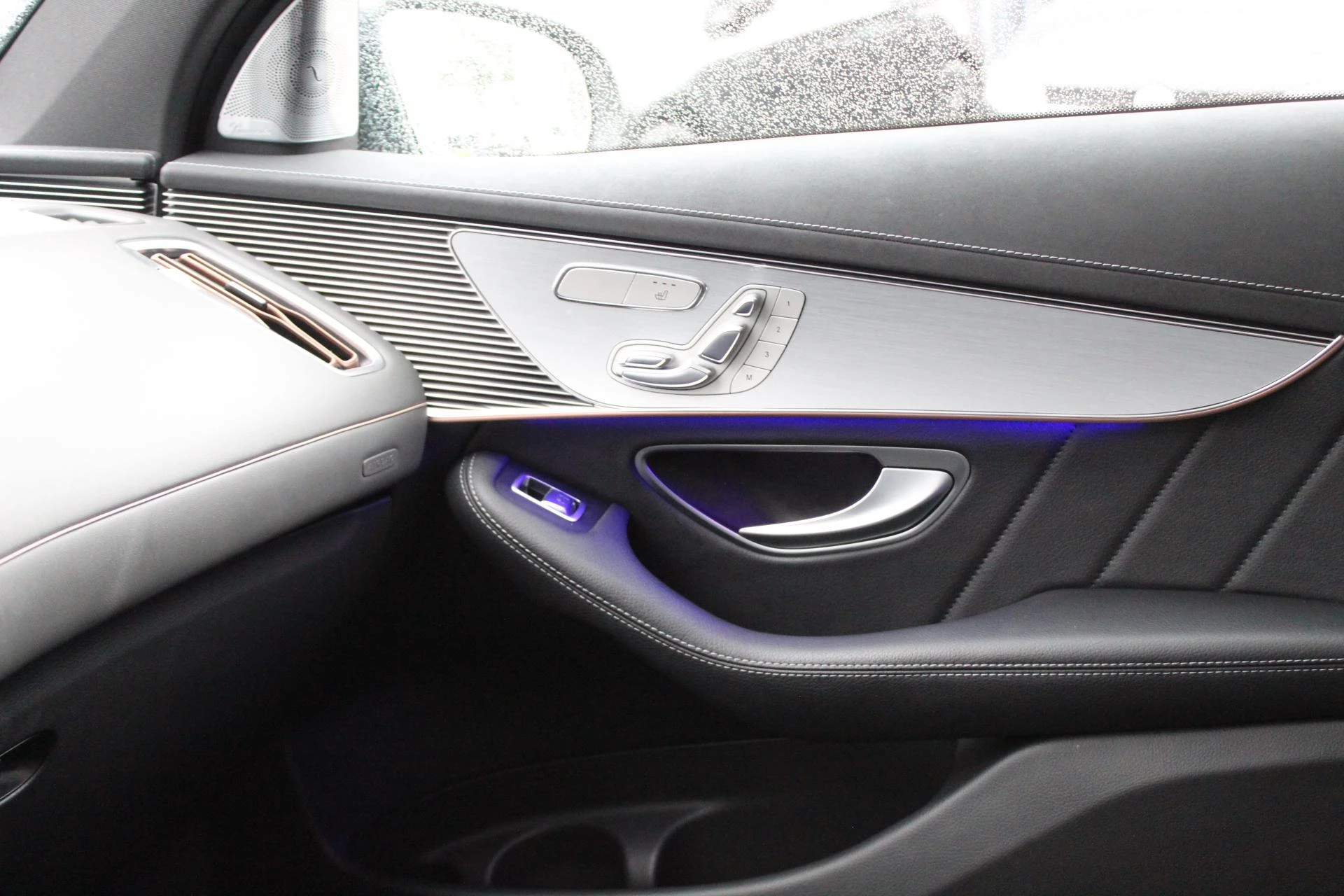 Hoofdafbeelding Mercedes-Benz EQC