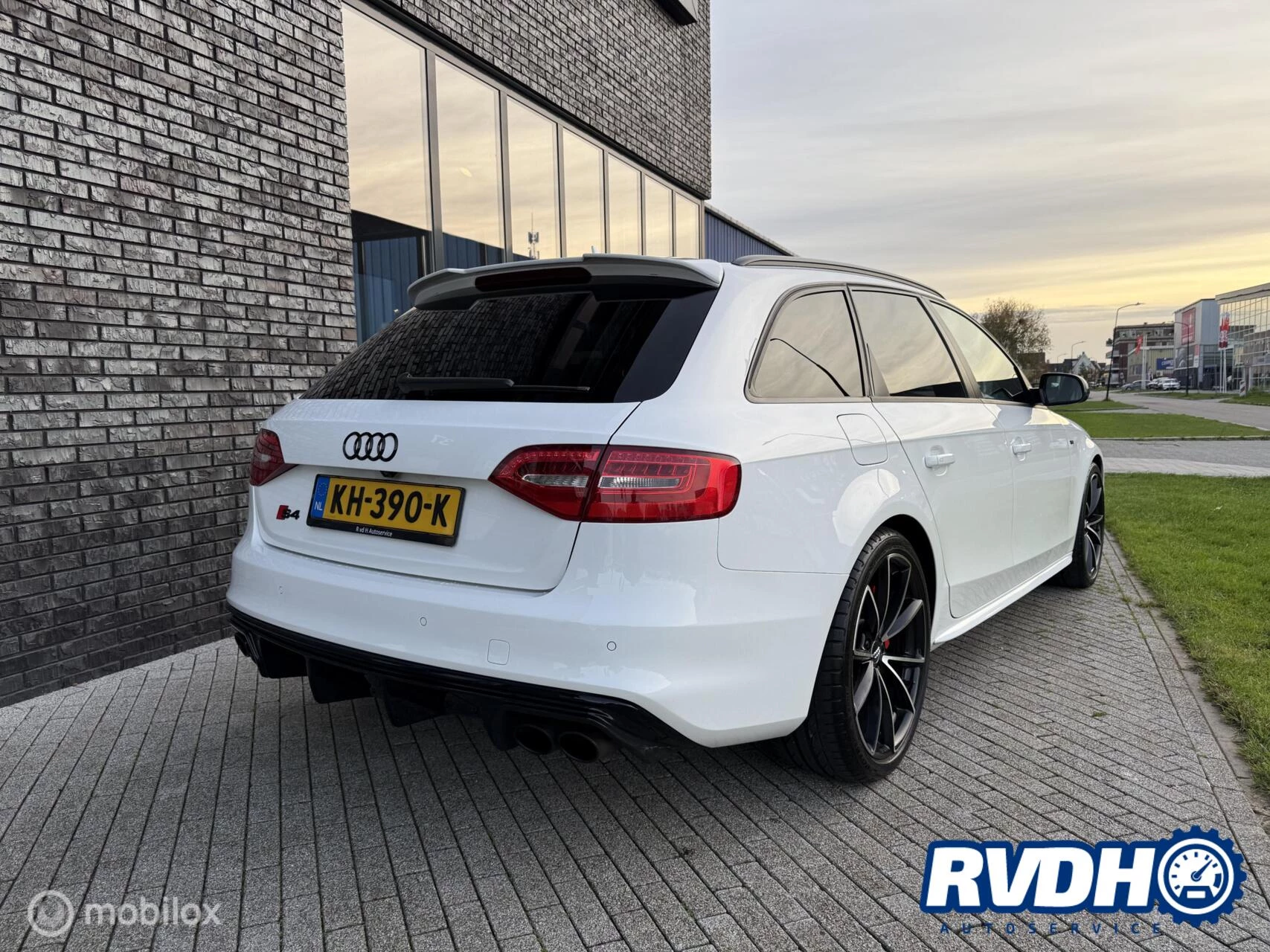 Hoofdafbeelding Audi S4