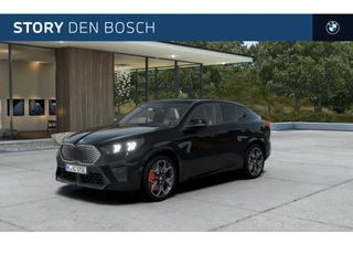 BMW iX2 eDrive20 M Sport / Panoramadak / Trekhaak / Sportstoelen / Head-Up / M Adaptief onderstel / Parking Assistant Plus / Stuurverwarming / Comfort Access