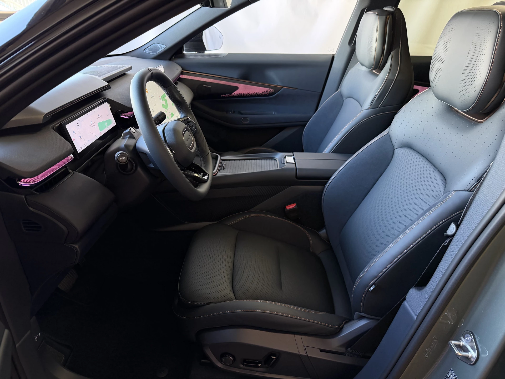 Hoofdafbeelding Lynk & Co 08