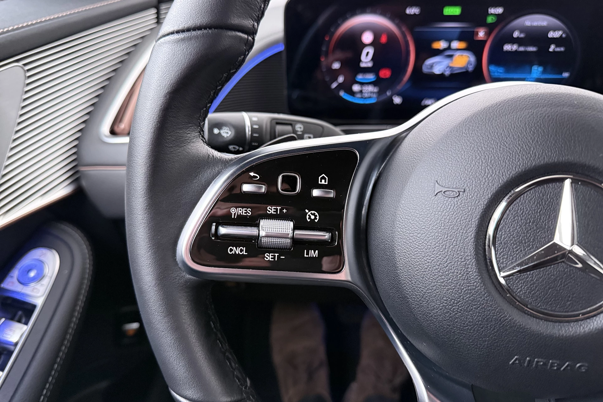 Hoofdafbeelding Mercedes-Benz EQC