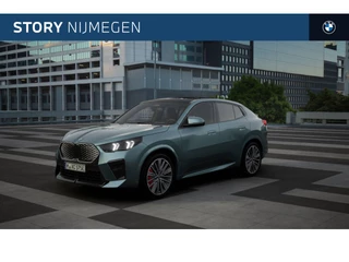 BMW iX2 eDrive20 High Executive M Sport Automaat / Panoramadak / Sportstoelen / M Adaptief onderstel / Head-Up / Parking Assistant Plus / Stuurverwarming / Comfort Access