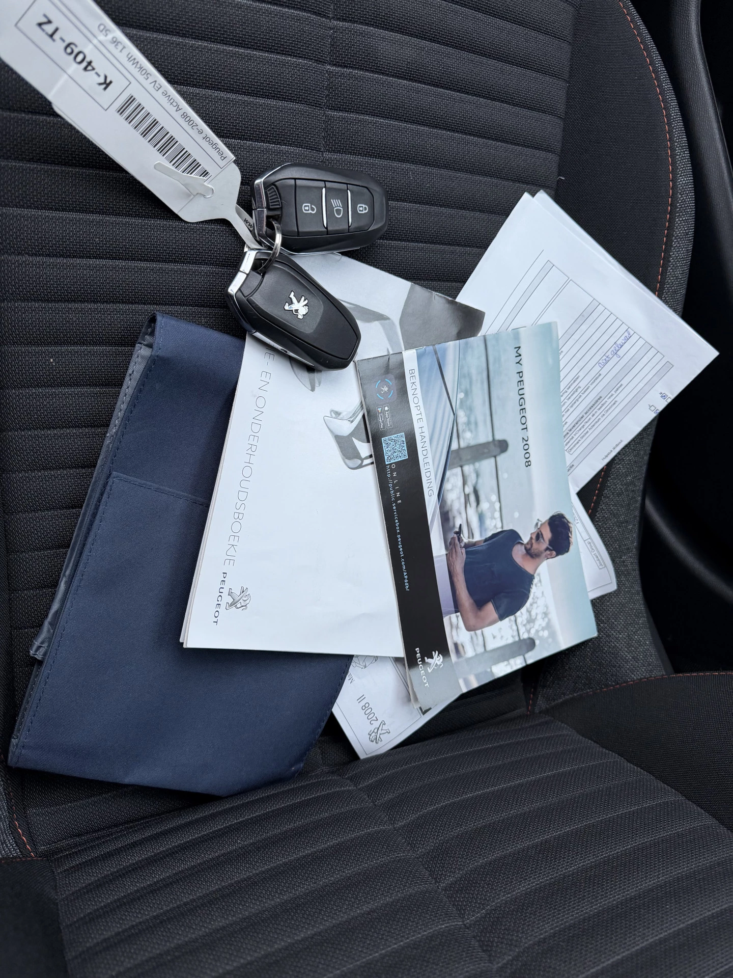 Hoofdafbeelding Peugeot e-2008