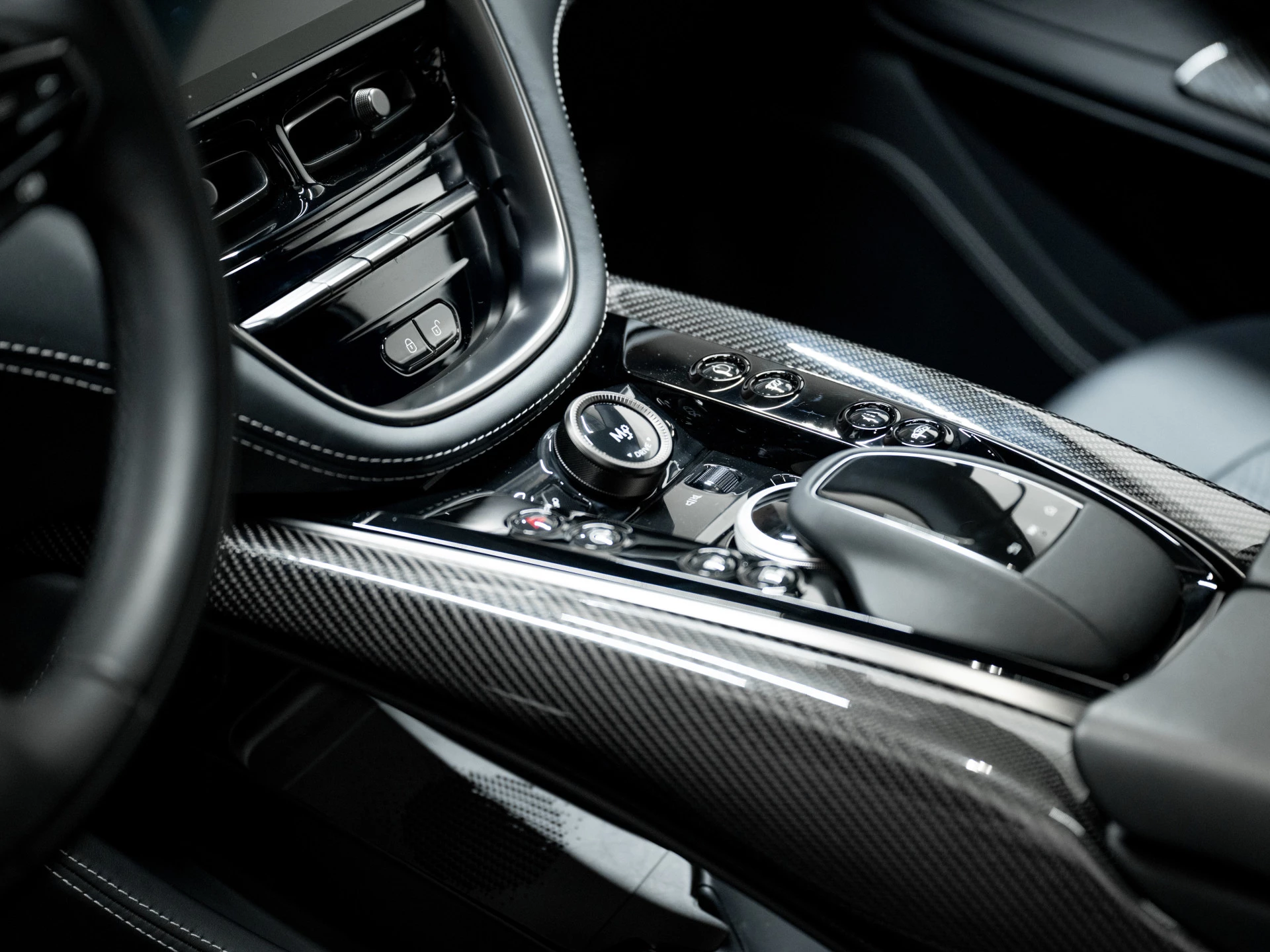 Hoofdafbeelding Aston Martin DBX