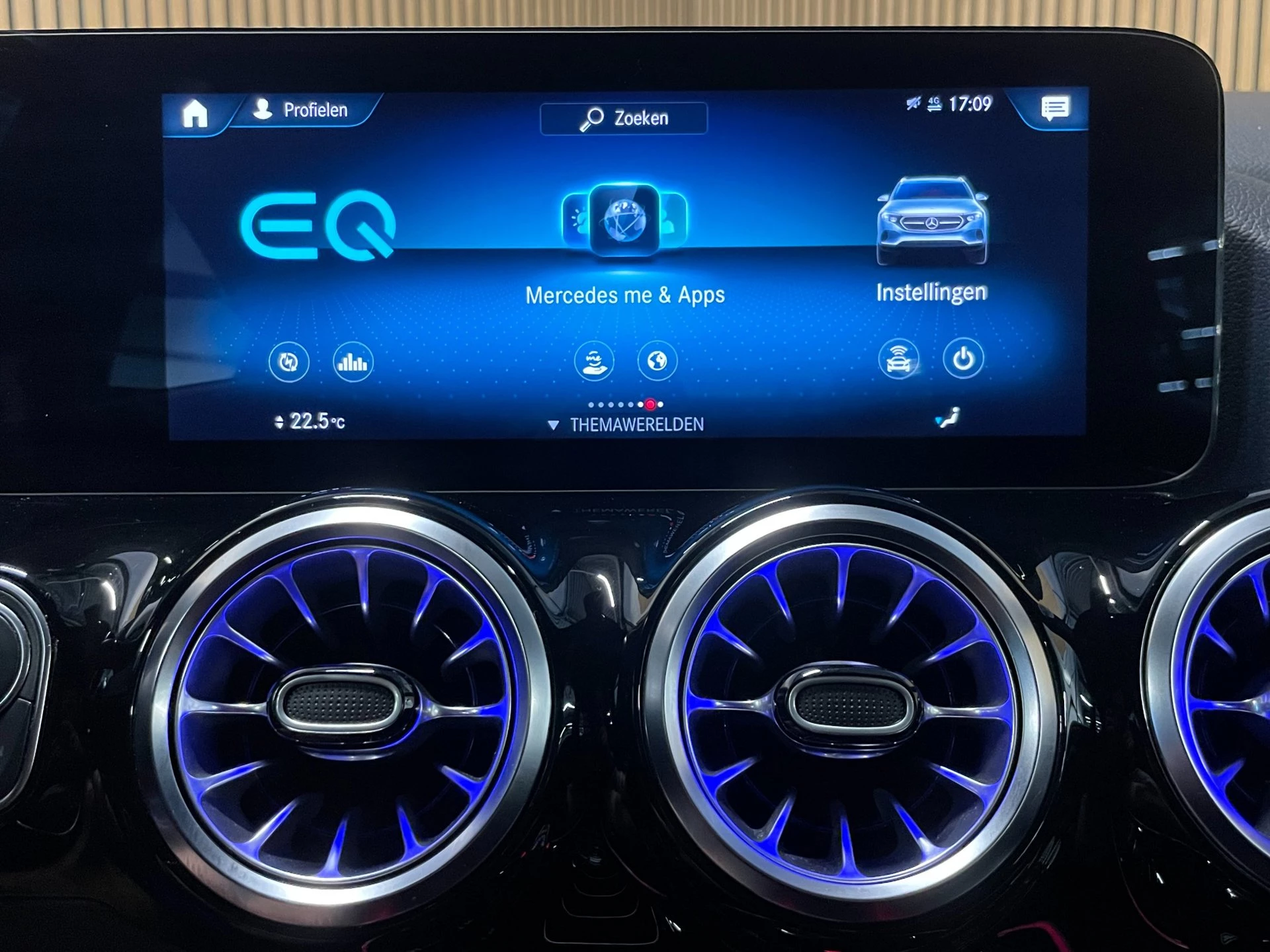 Hoofdafbeelding Mercedes-Benz EQA