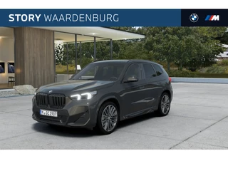 Hoofdafbeelding BMW X1 BMW X1 xDrive25e M Sport Automaat / Panoramadak / Trekhaak / Sportstoelen / M Adaptief onderstel / Comfort Access / Adaptieve LED / Stuurverwarming