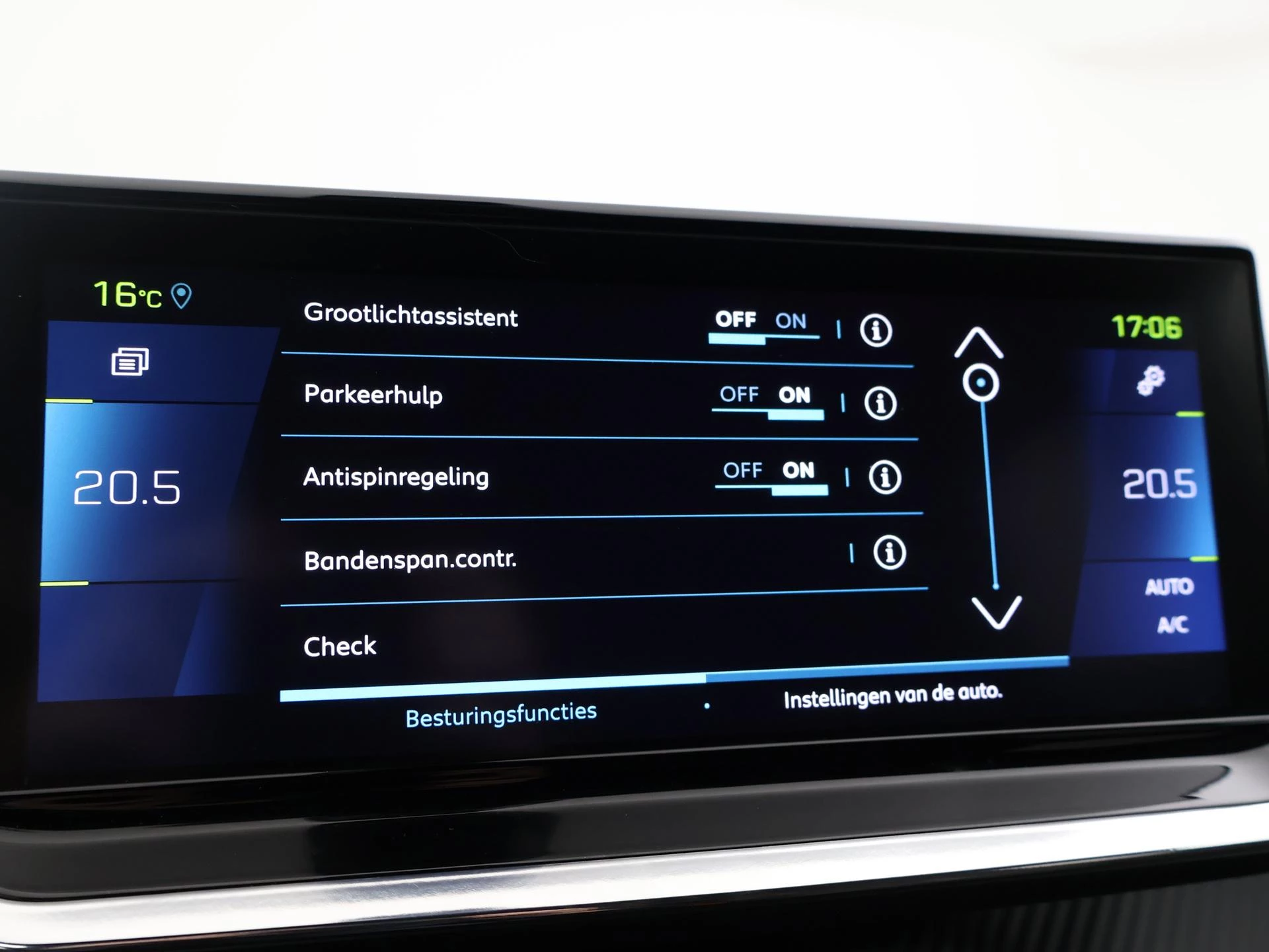 Hoofdafbeelding Peugeot e-2008