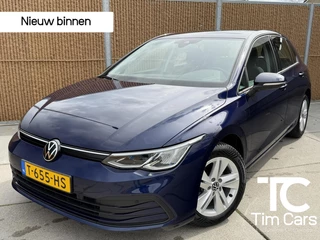 Volkswagen Golf 1.0 eTSI Life Automaat | Achteruitrijcamera | Navigatiesysteem | Metallic lak | LED verlichting | Adaptieve cruise control | Apple CarPlay/Android Auto | Lichtmetalen velgen | Parkeersensoren voor en achter
