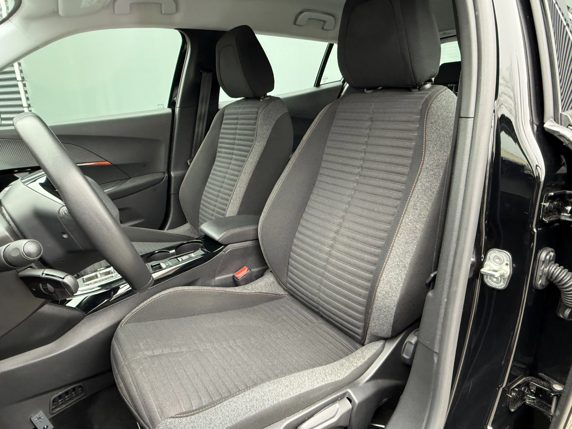 Hoofdafbeelding Peugeot e-2008