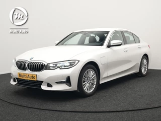 BMW 3 Serie 330e Luxury Line Plug In Hybrid 293pk PHEV | Trekhaak af Fabriek | Lederen Memory Stoelen Verwarmd | Camera | Apple Carplay | Keyless | Virtual | Sfeerverlichting | DAB | Navi Full Map |