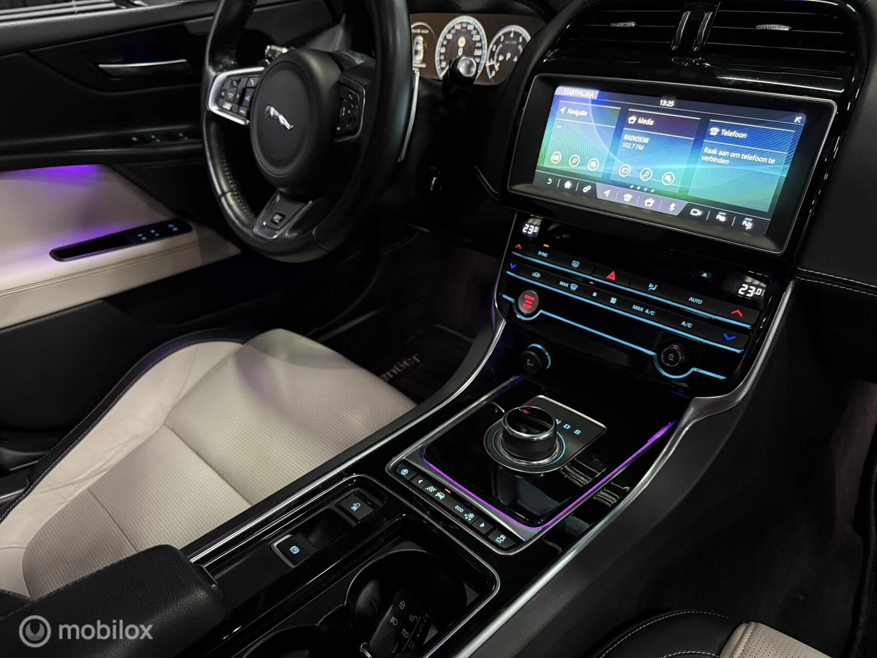 Hoofdafbeelding Jaguar XE