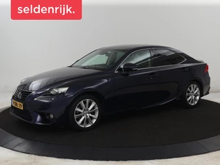Hoofdafbeelding Lexus IS Lexus IS 300h Business Line | 2e eigenaar |  Stoel & stuurverwarming | Camera | Half leder | Full LED | Navigatie | Cruise control | Bluetooth | Climate control