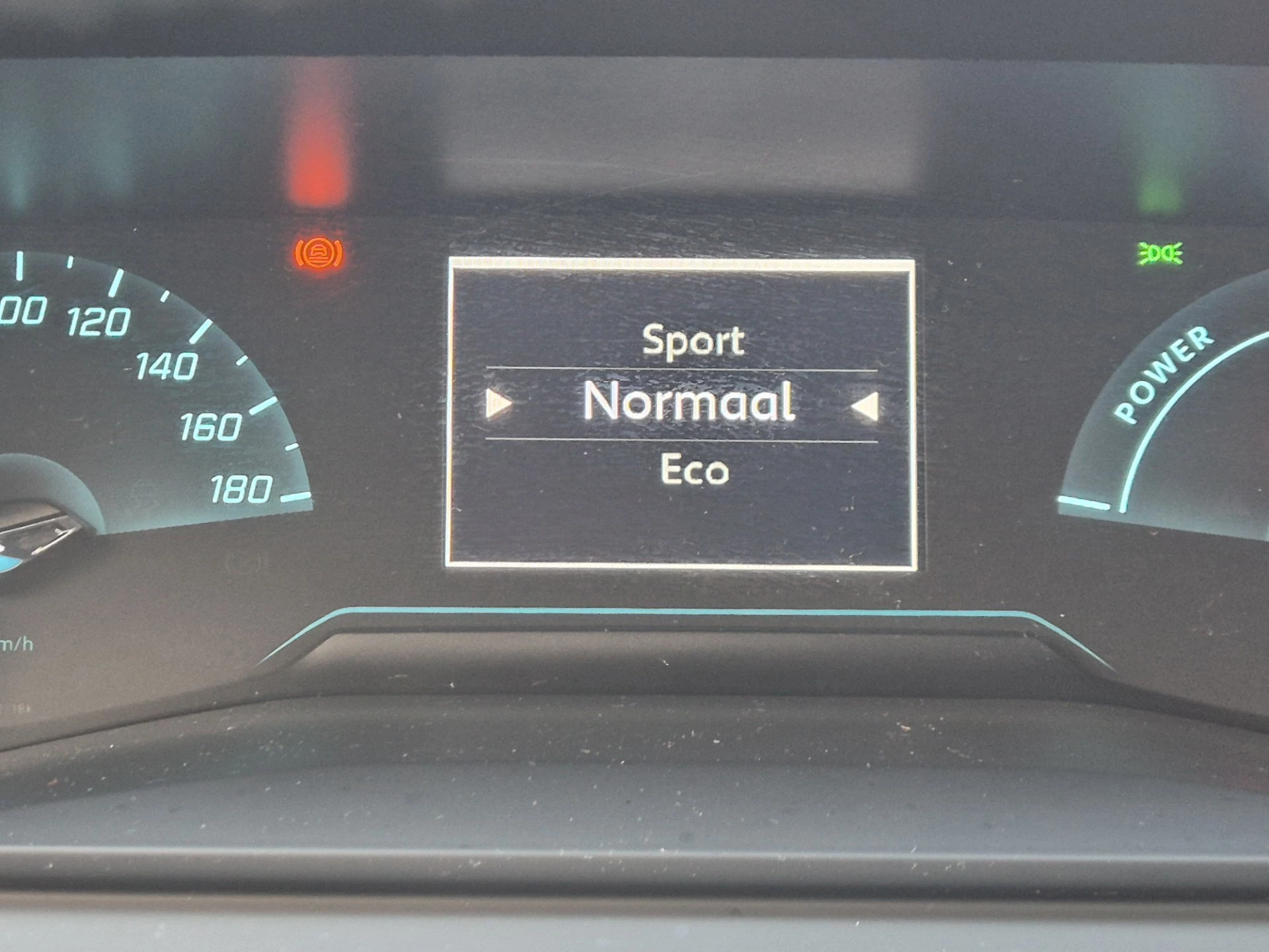 Hoofdafbeelding Peugeot e-2008