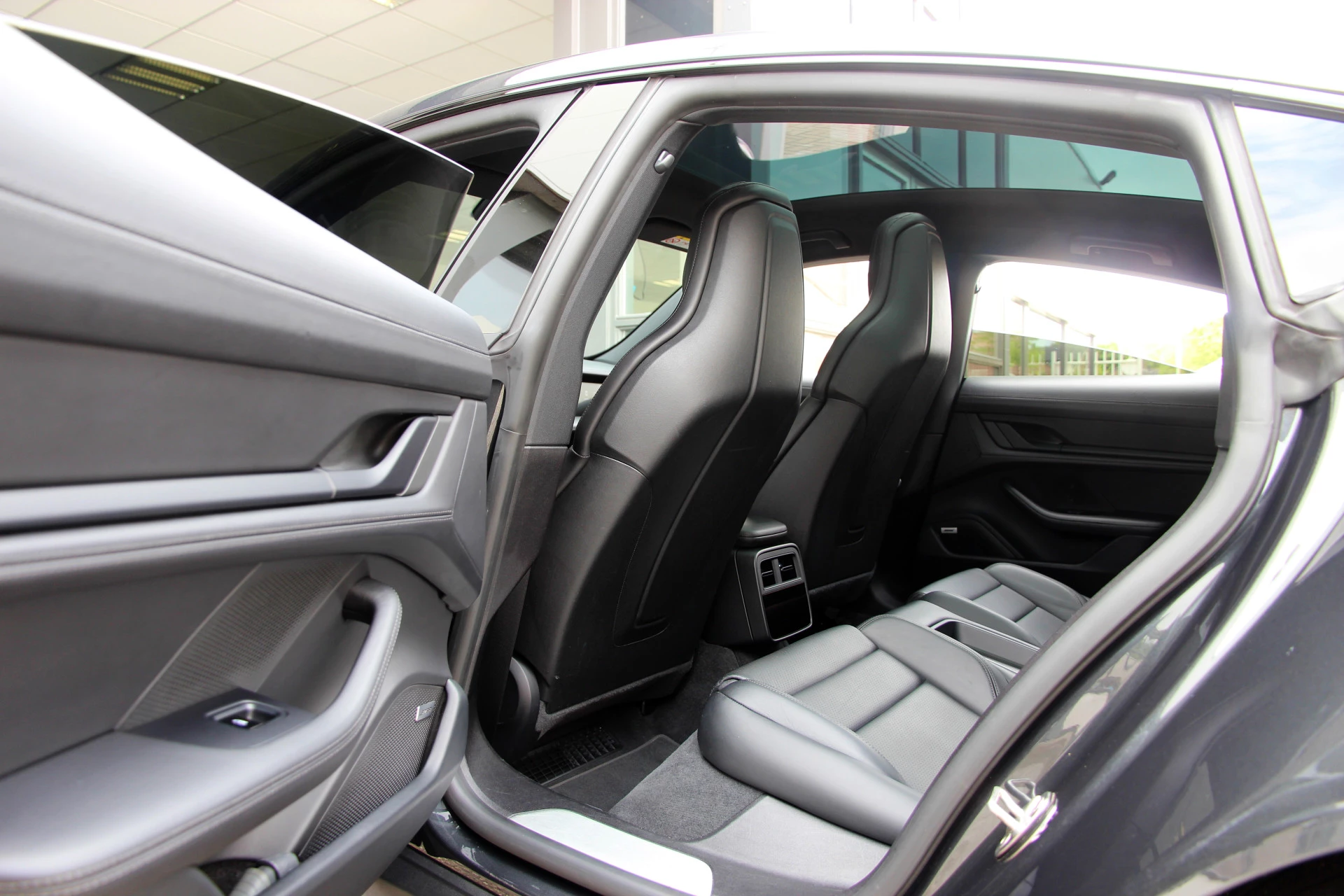 Hoofdafbeelding Porsche Taycan