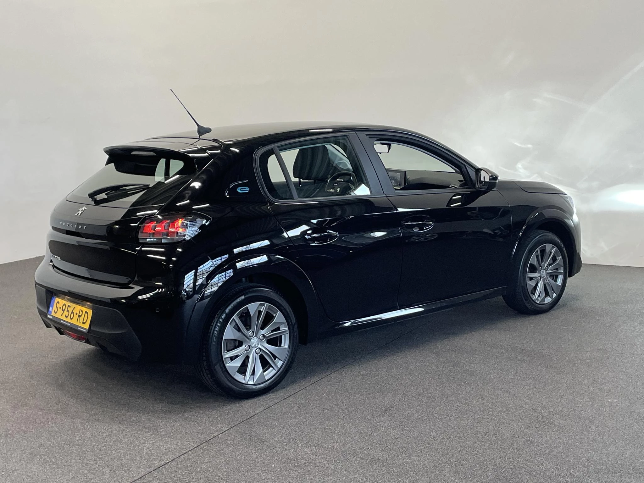 Hoofdafbeelding Peugeot e-208