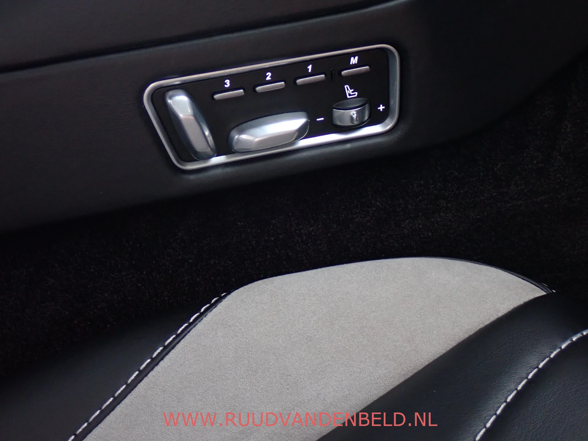 Hoofdafbeelding Aston Martin V12 Vanquish