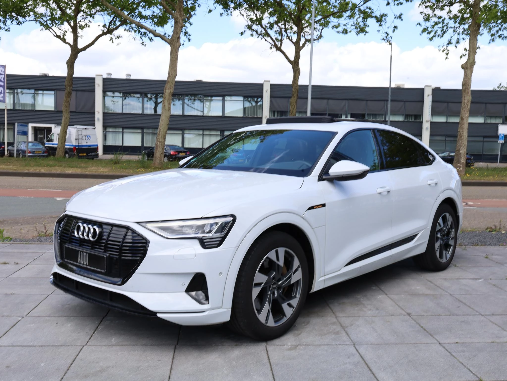 Hoofdafbeelding Audi e-tron