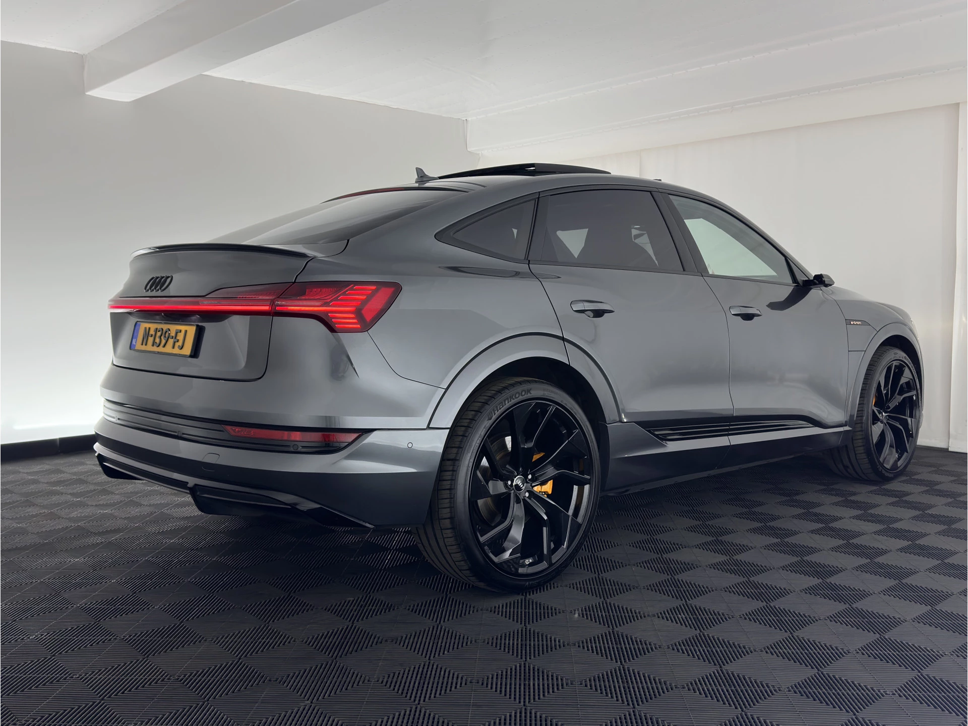 Hoofdafbeelding Audi e-tron