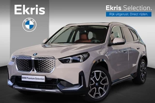 BMW iX1 eDrive20 67 kWh M Sport Edition | Glazen Panoramadak | Trekhaak Elektrisch | Stuur- en stoelverwarming | Stoelen Elektrisch met Massage | Active Cruise Control | Head-Up Display | Harman Kardon | Ekris Selection