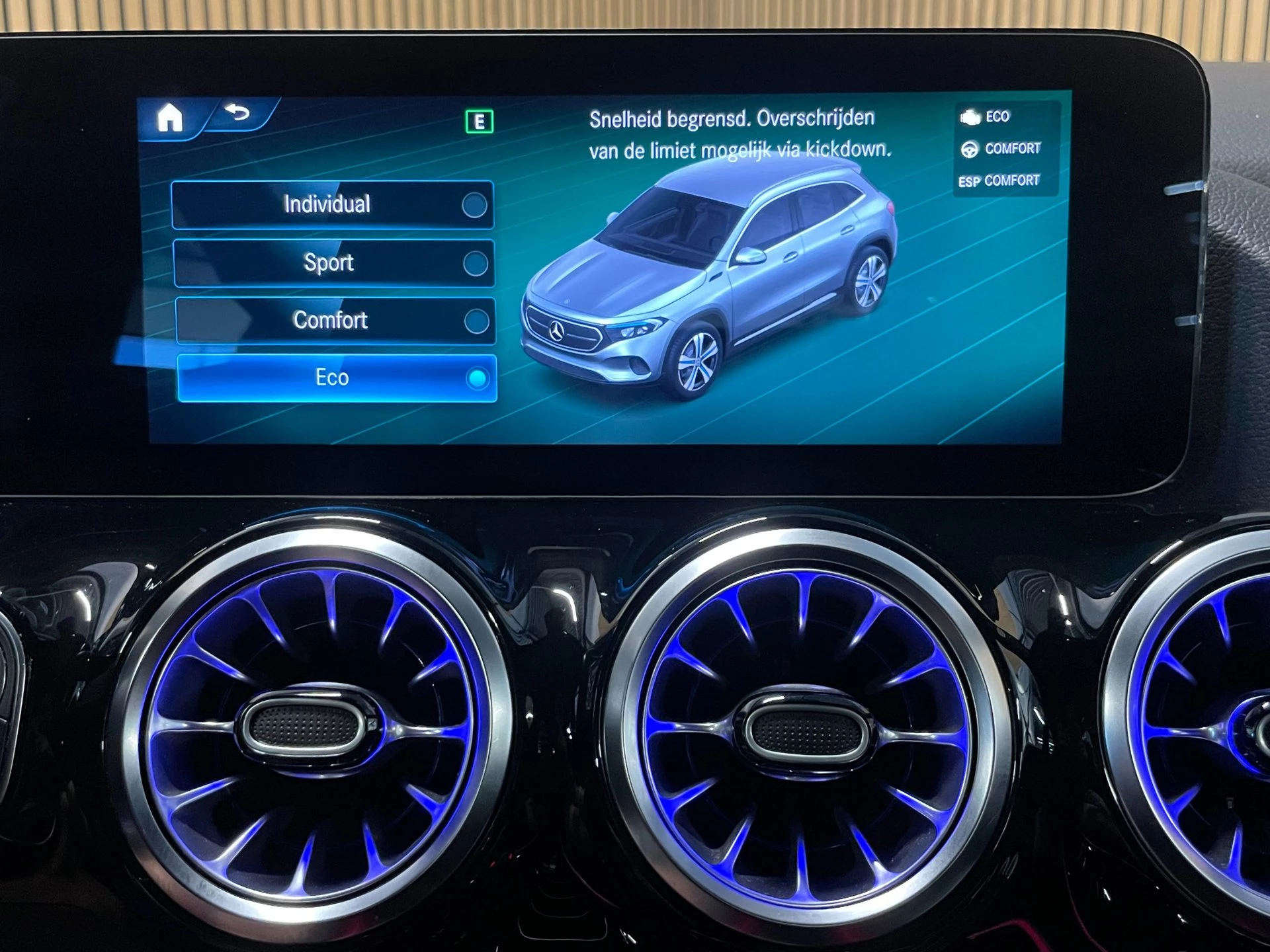 Hoofdafbeelding Mercedes-Benz EQA