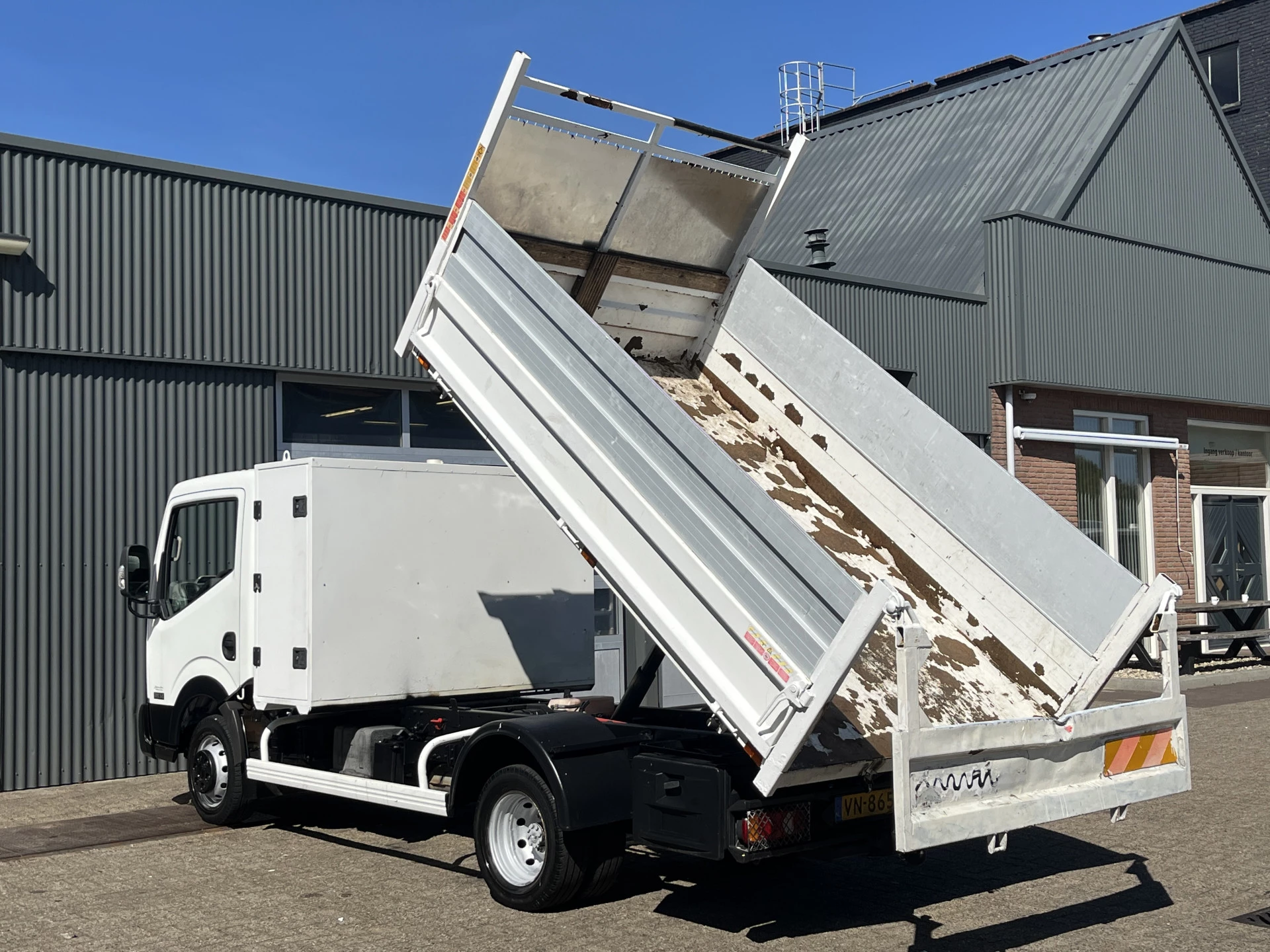 Hoofdafbeelding Nissan NT400