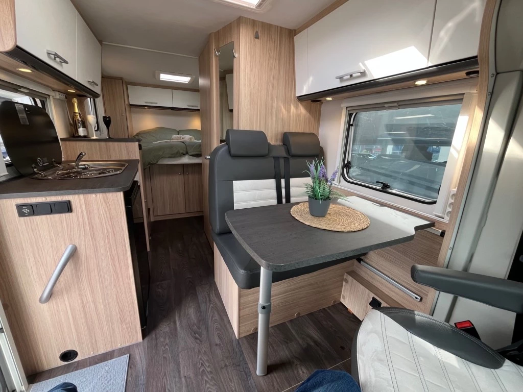 Hoofdafbeelding Sunlight V69 Adventure Ed. Queensbed Zonnepaneel