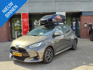 Toyota Yaris 1.5 Hybrid DYNAMIC TREKHAAK PARK-SENSOREN 4S-BANDEN APPLE/ANDROID CLIMA AD-CRUISE BLUETOOTH KEYLESS LED CAMERA 16'' LM-VELGEN NL-AUTO (DAKKOFFER + DRAGERS MEERPRIJS €250)