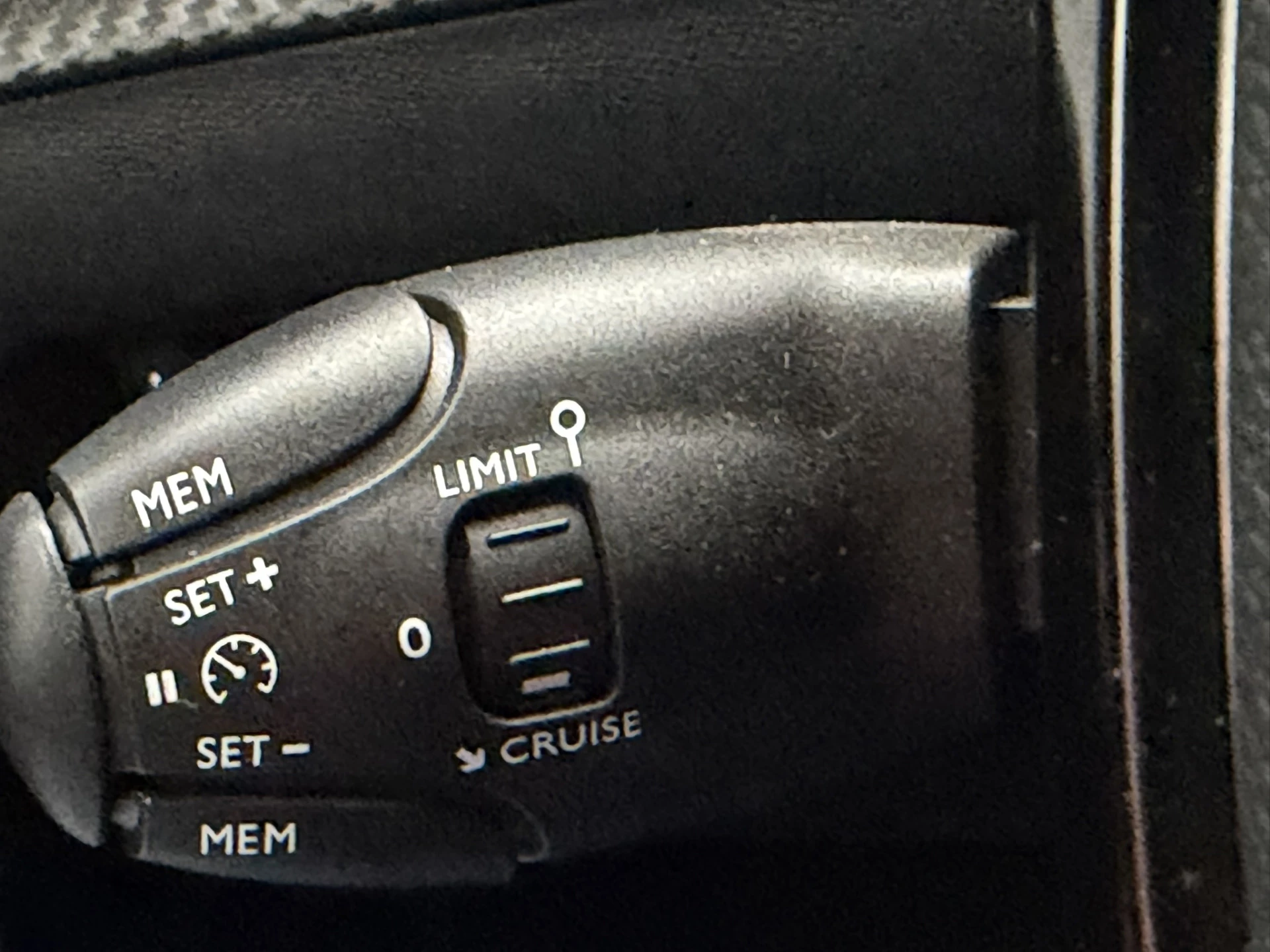 Hoofdafbeelding Peugeot e-2008