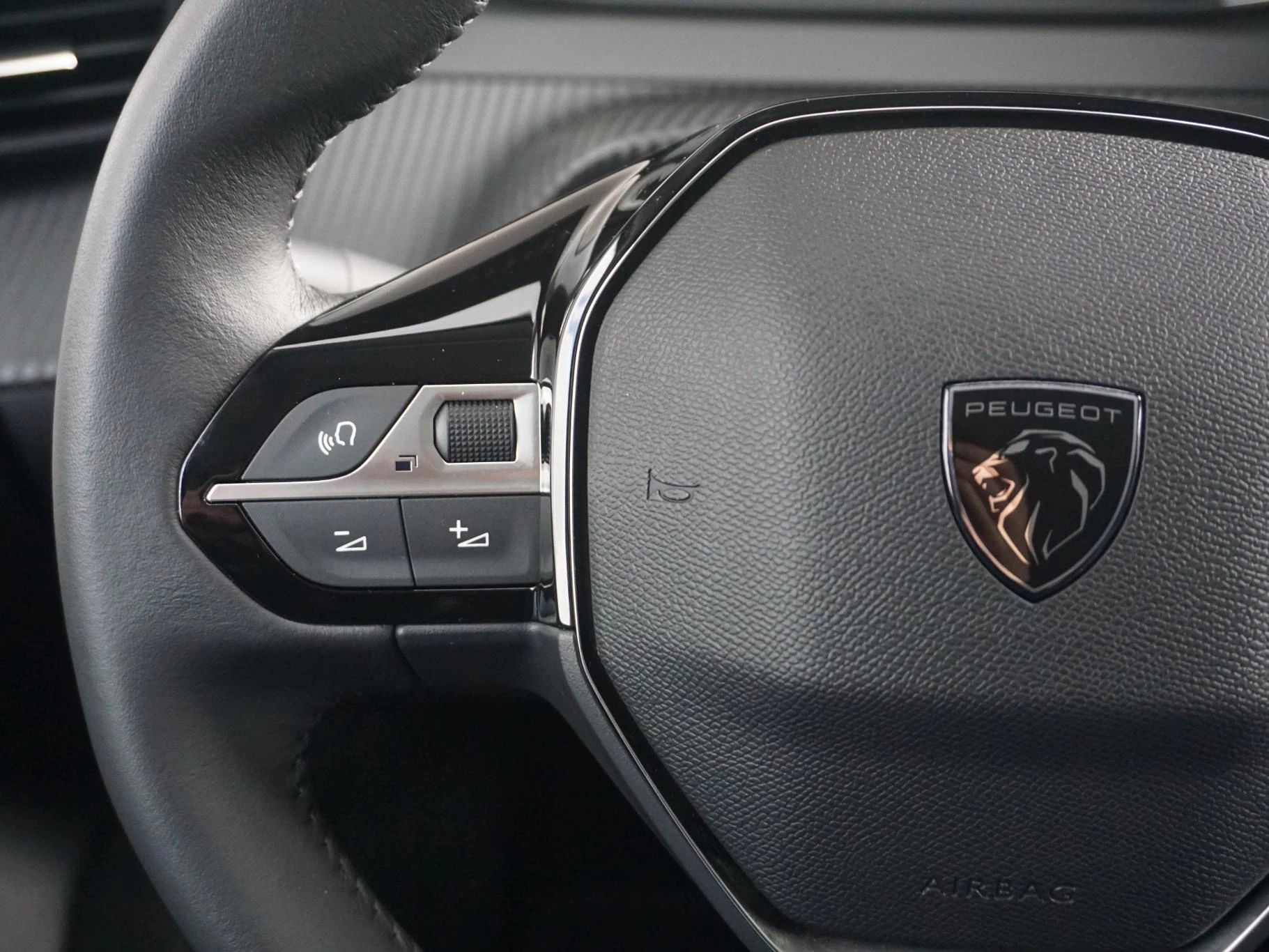Hoofdafbeelding Peugeot e-208