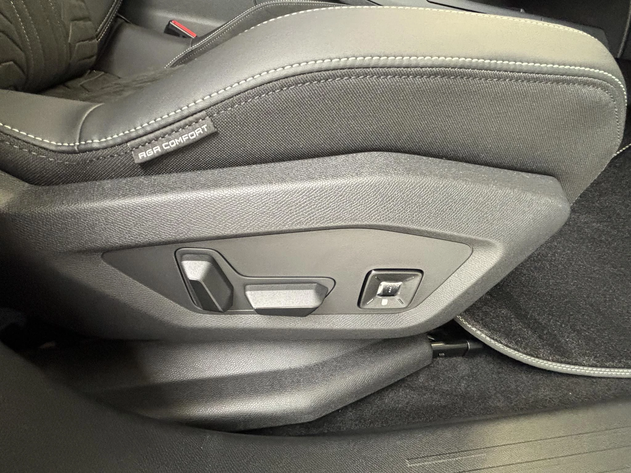 Hoofdafbeelding Peugeot e-5008